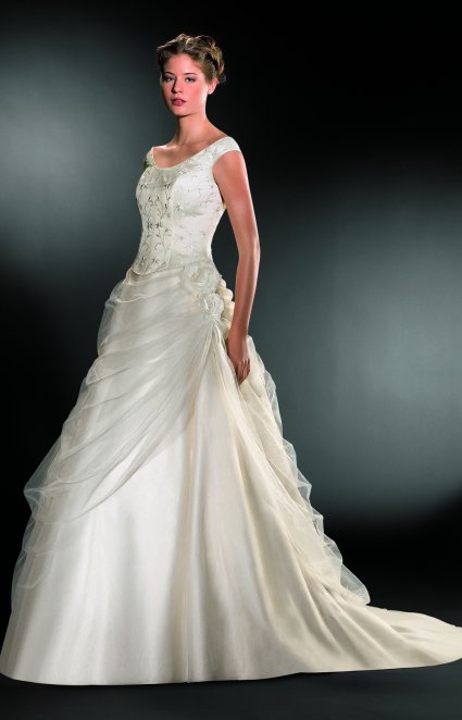 مدل لباس عروس- مدل لباس عروس 2009- لباس عروسی- مدل لباس عروس جدید و زیبا- مدل لباس عروس زیبا-
